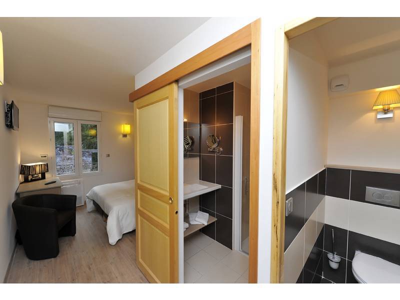 Logis Hotel Restaurant Les 2 Rives - A75, En Bordure De Riviere Banassac Εξωτερικό φωτογραφία