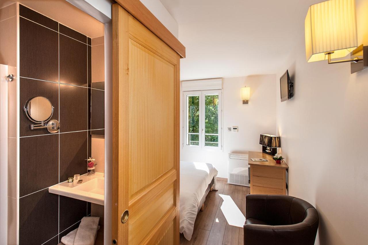 Logis Hotel Restaurant Les 2 Rives - A75, En Bordure De Riviere Banassac Εξωτερικό φωτογραφία