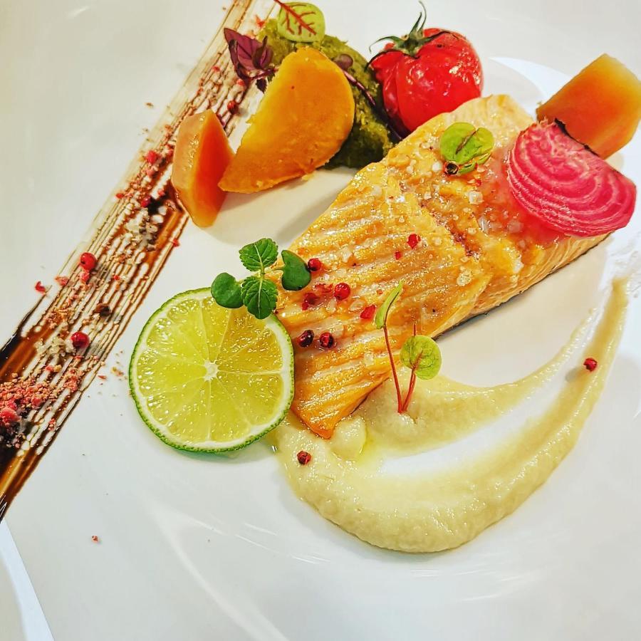 Logis Hotel Restaurant Les 2 Rives - A75, En Bordure De Riviere Banassac Εξωτερικό φωτογραφία