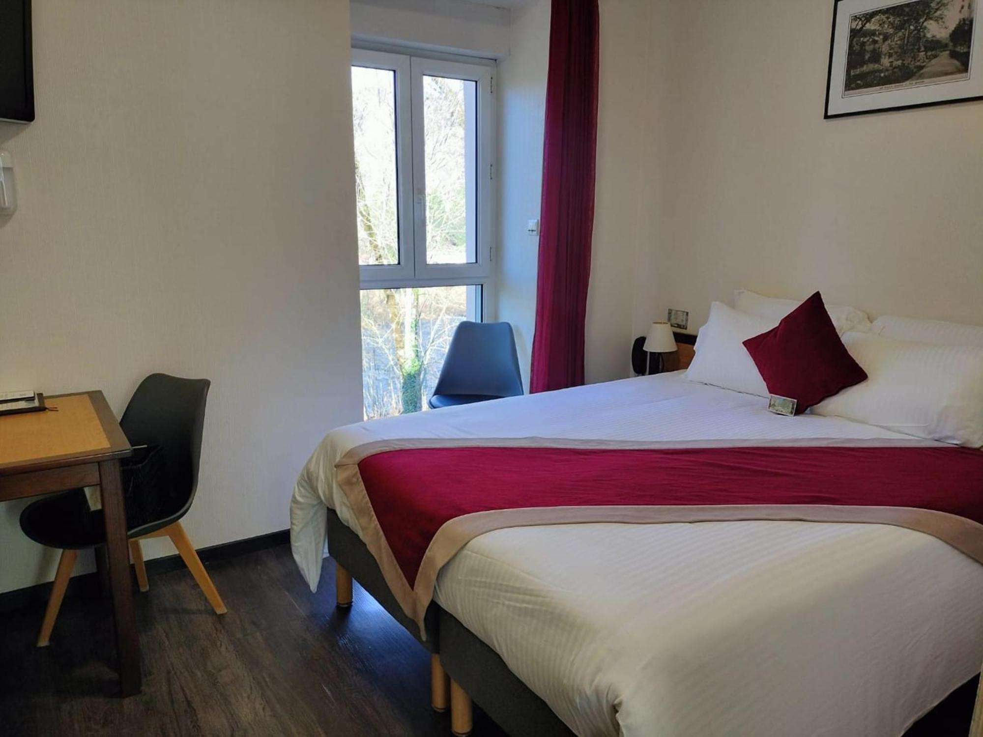 Logis Hotel Restaurant Les 2 Rives - A75, En Bordure De Riviere Banassac Δωμάτιο φωτογραφία