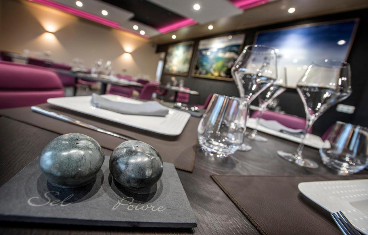 Logis Hotel Restaurant Les 2 Rives - A75, En Bordure De Riviere Banassac Εξωτερικό φωτογραφία