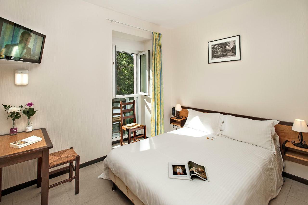 Logis Hotel Restaurant Les 2 Rives - A75, En Bordure De Riviere Banassac Εξωτερικό φωτογραφία
